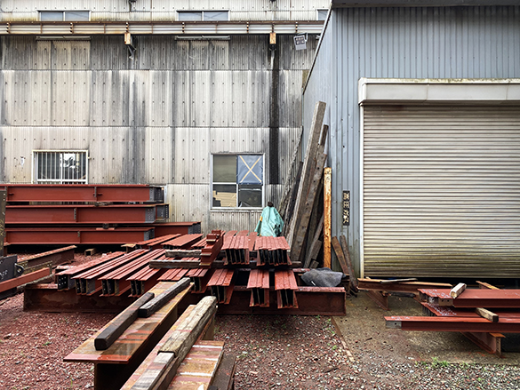 原寸場にジム。