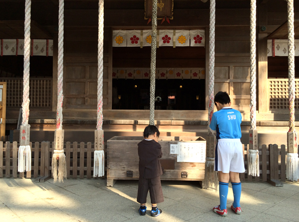 スーツとユニフォーム。