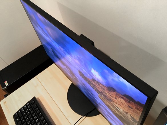 フルフラットでフレームレス。