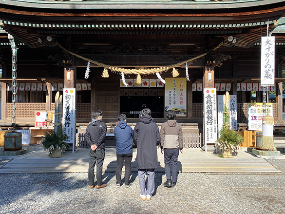 近くのお天神様へ。
