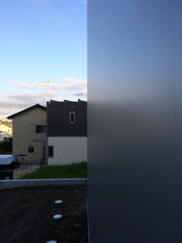 夕暮れ時の壁。