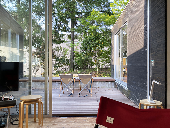 渡辺事務所のテラス席。