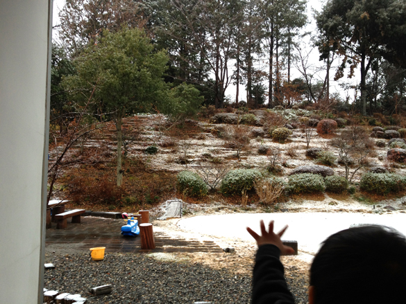 すこしだけ白い朝。